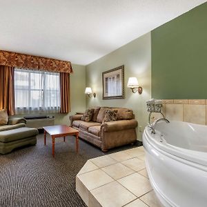 King Suite Hot Tub Non-Smoking